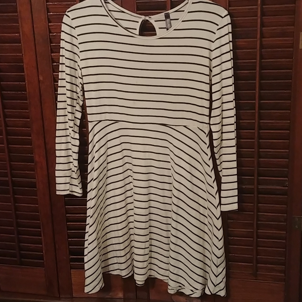Black & white fitted dress/tunic